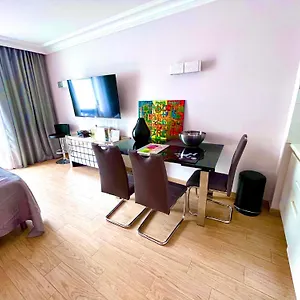 Apartment New - Cosy & In Palais Miramar, Cannes